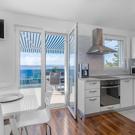 Stunning Apartment In Dramalj With House Sea View Екстер'єр фото