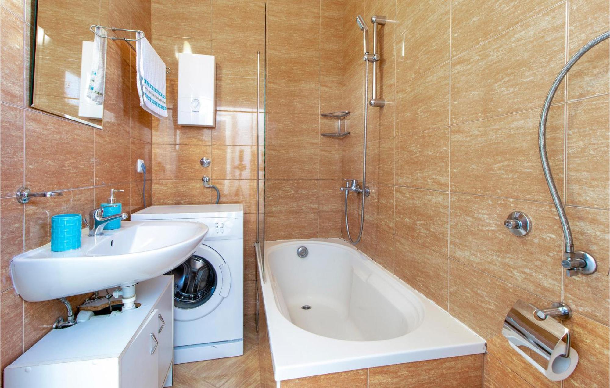 Stunning Apartment In Dramalj With House Sea View Екстер'єр фото