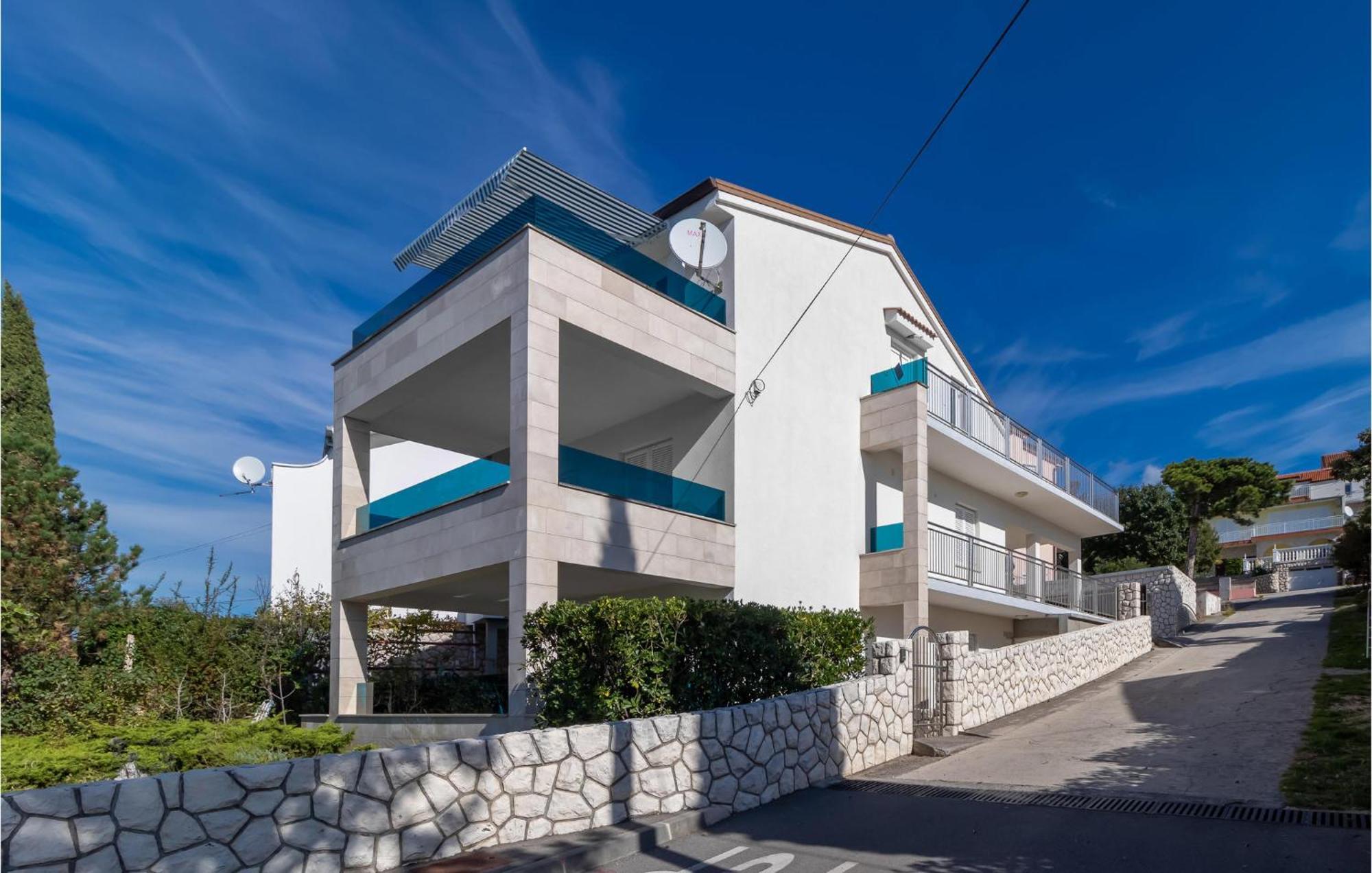 Stunning Apartment In Dramalj With House Sea View Екстер'єр фото
